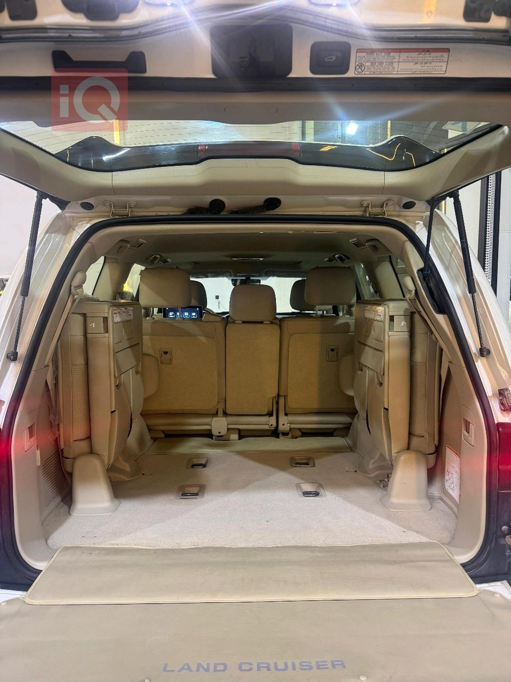 تۆیۆتا لاند کروزەر